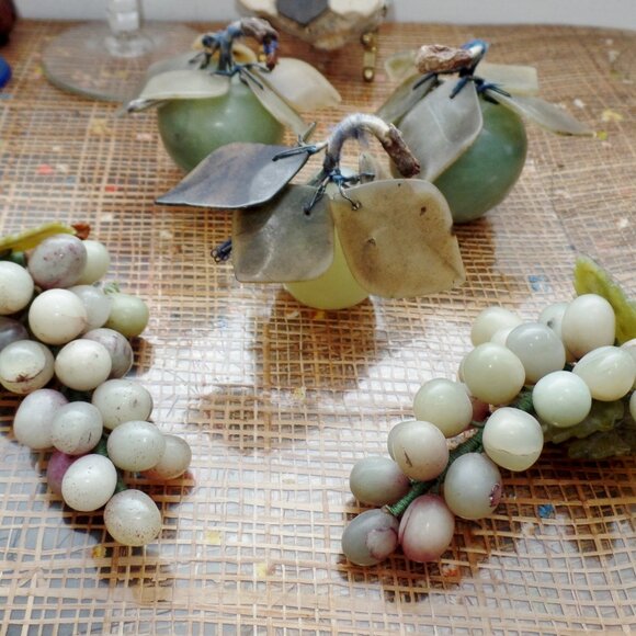Lot of 5 Chinese Carved Jade Stone Fruit Apples Pear Peach And Grapes Vintage - Picture 1 of 16